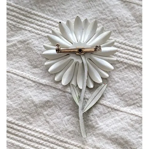 Vintage Daisy Brooch/Pin GD Style - Picture 4 of 4